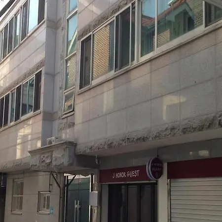 J-Honor Guesthouse