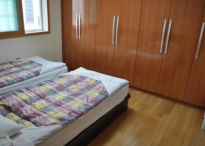 J-honor Hotel *