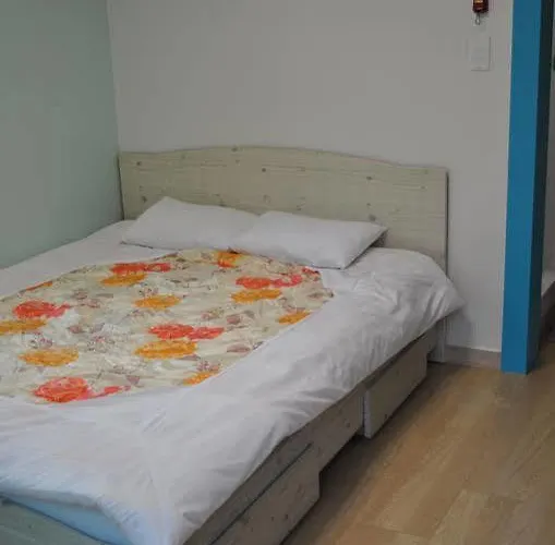 J-honor Hotel