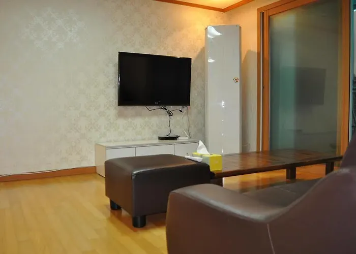 J-honor Hotel *